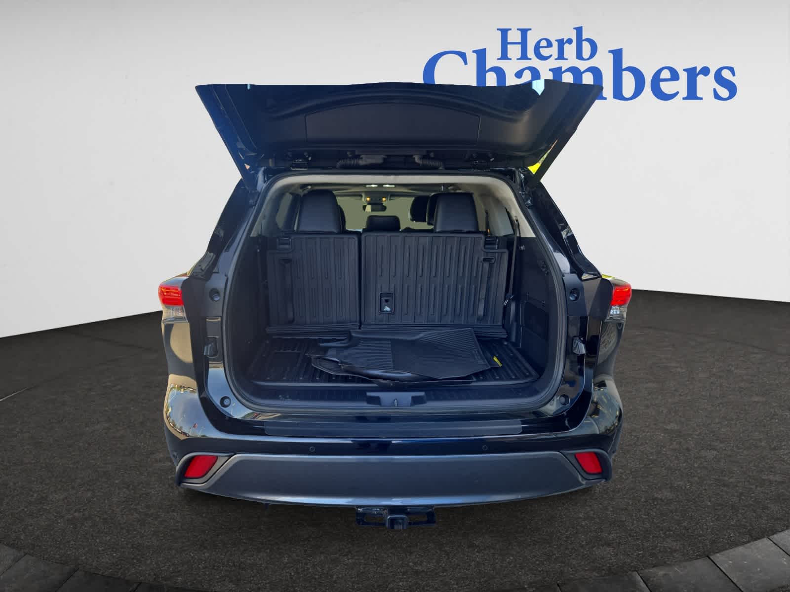 used 2021 Toyota Highlander car, priced at $38,998