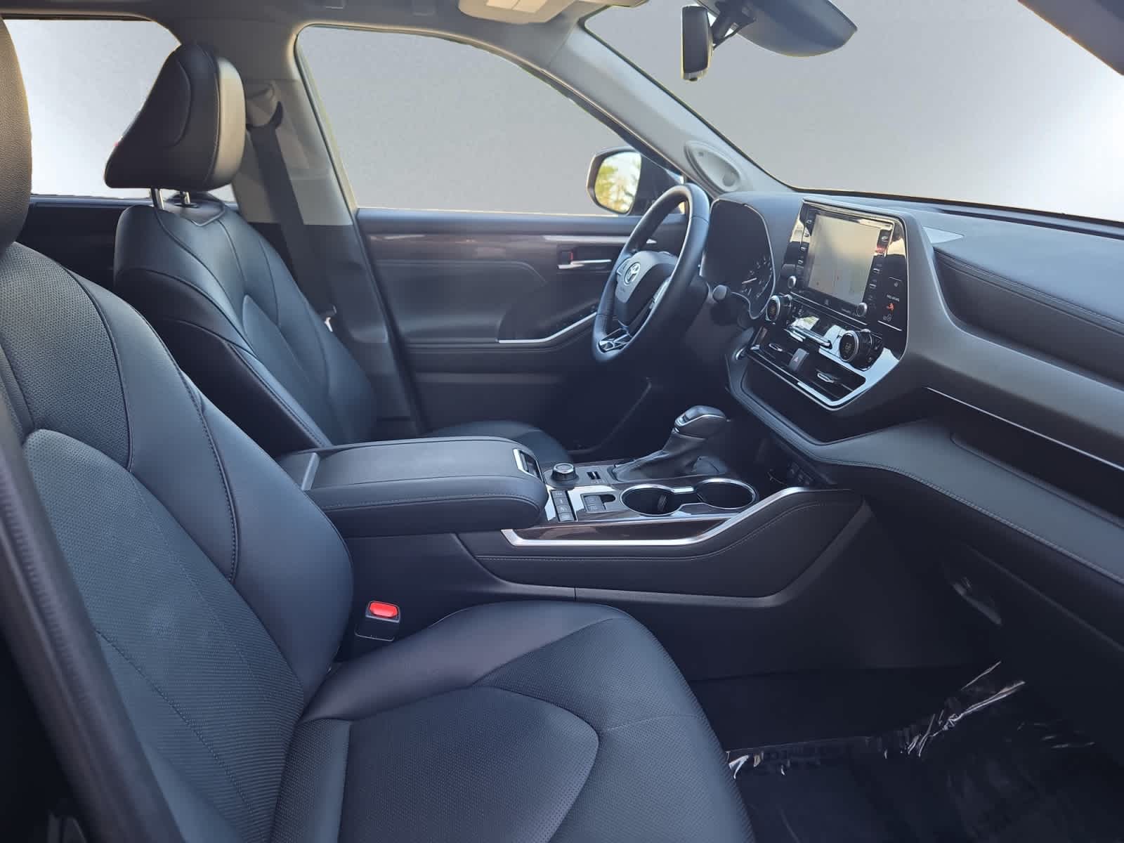 used 2021 Toyota Highlander car, priced at $38,998