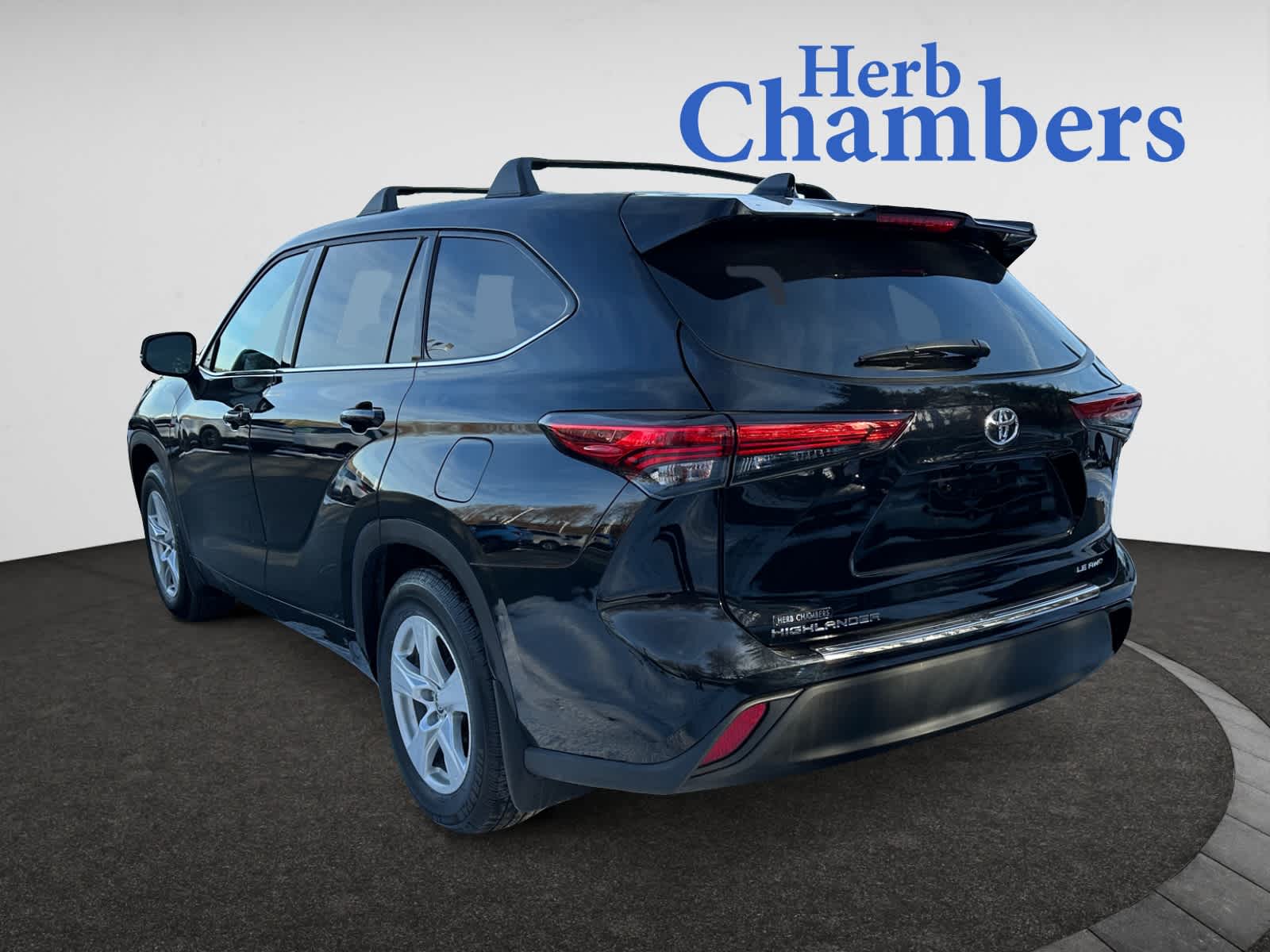 used 2021 Toyota Highlander car, priced at $30,498