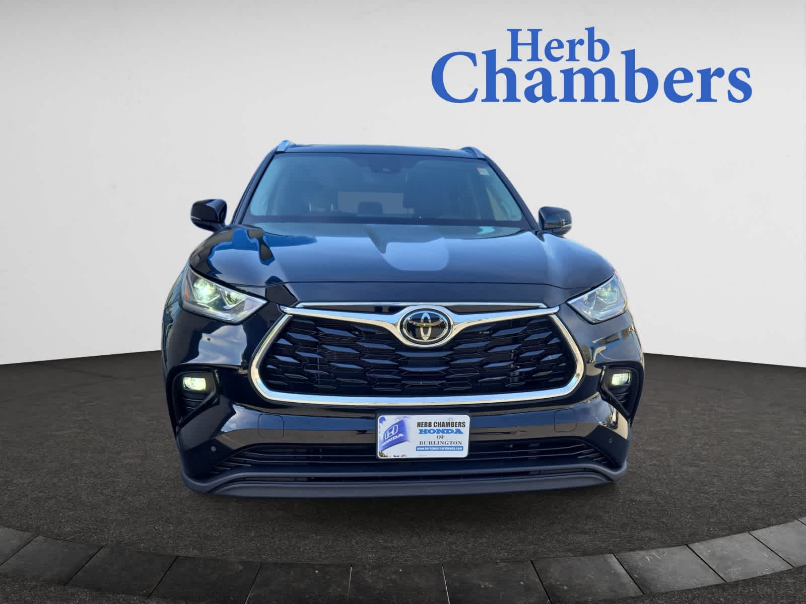 used 2021 Toyota Highlander car, priced at $38,998