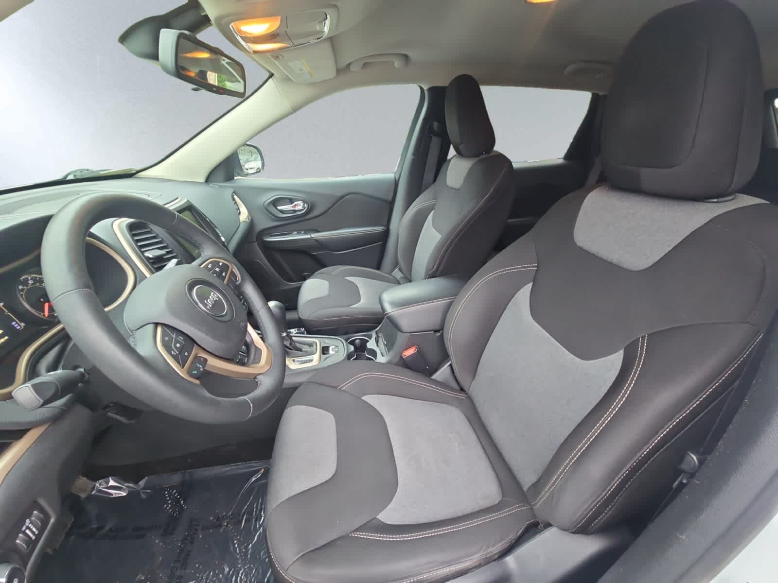 used 2014 Jeep Cherokee car, priced at $12,998