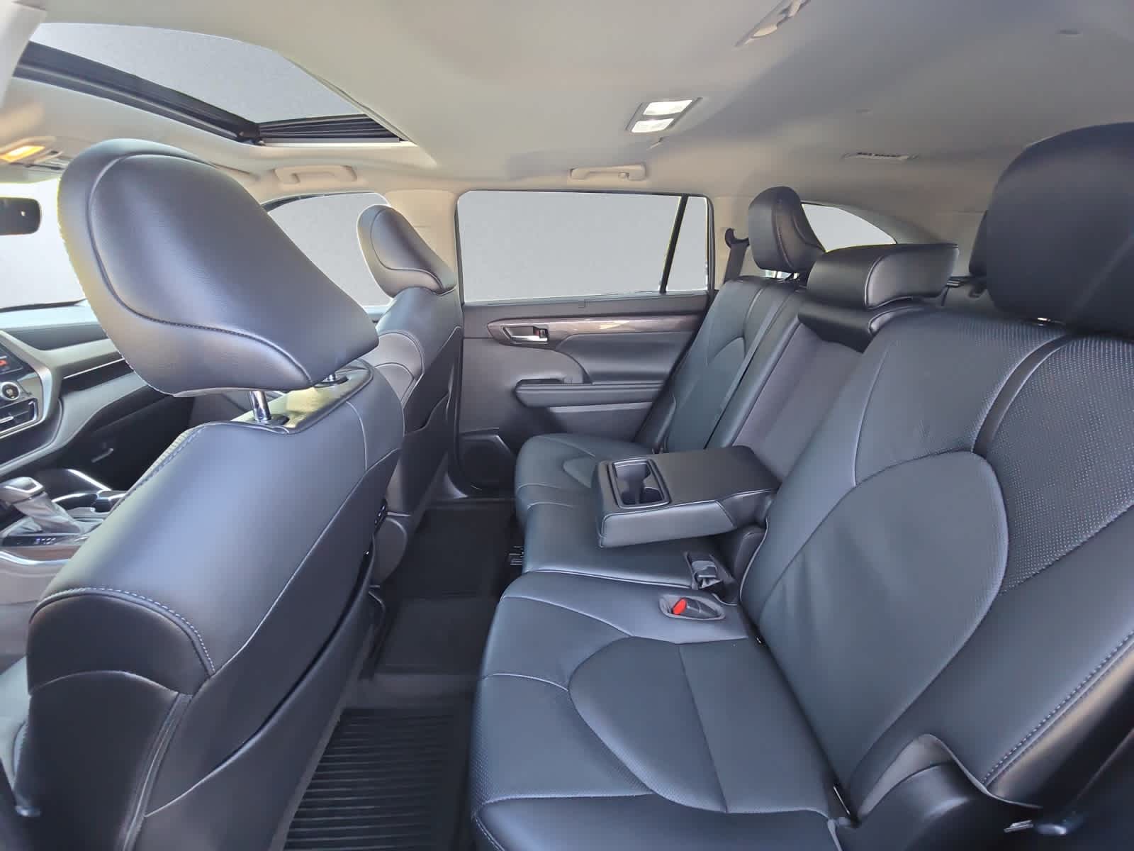 used 2021 Toyota Highlander car, priced at $38,998