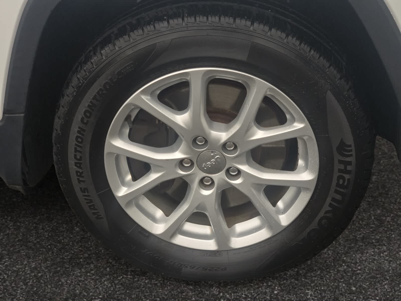 used 2014 Jeep Cherokee car, priced at $12,998