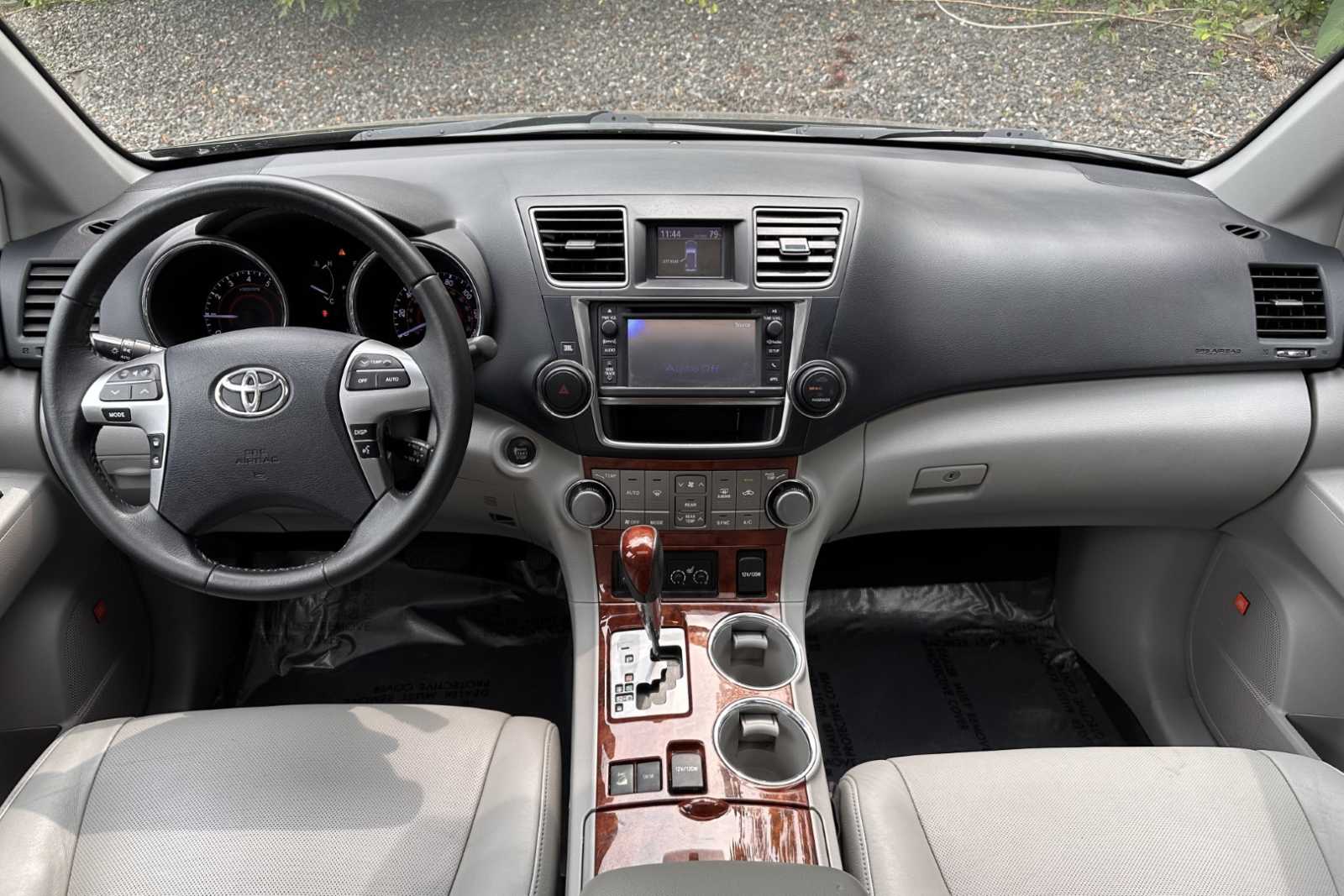 used 2013 Toyota Highlander car, priced at $15,998