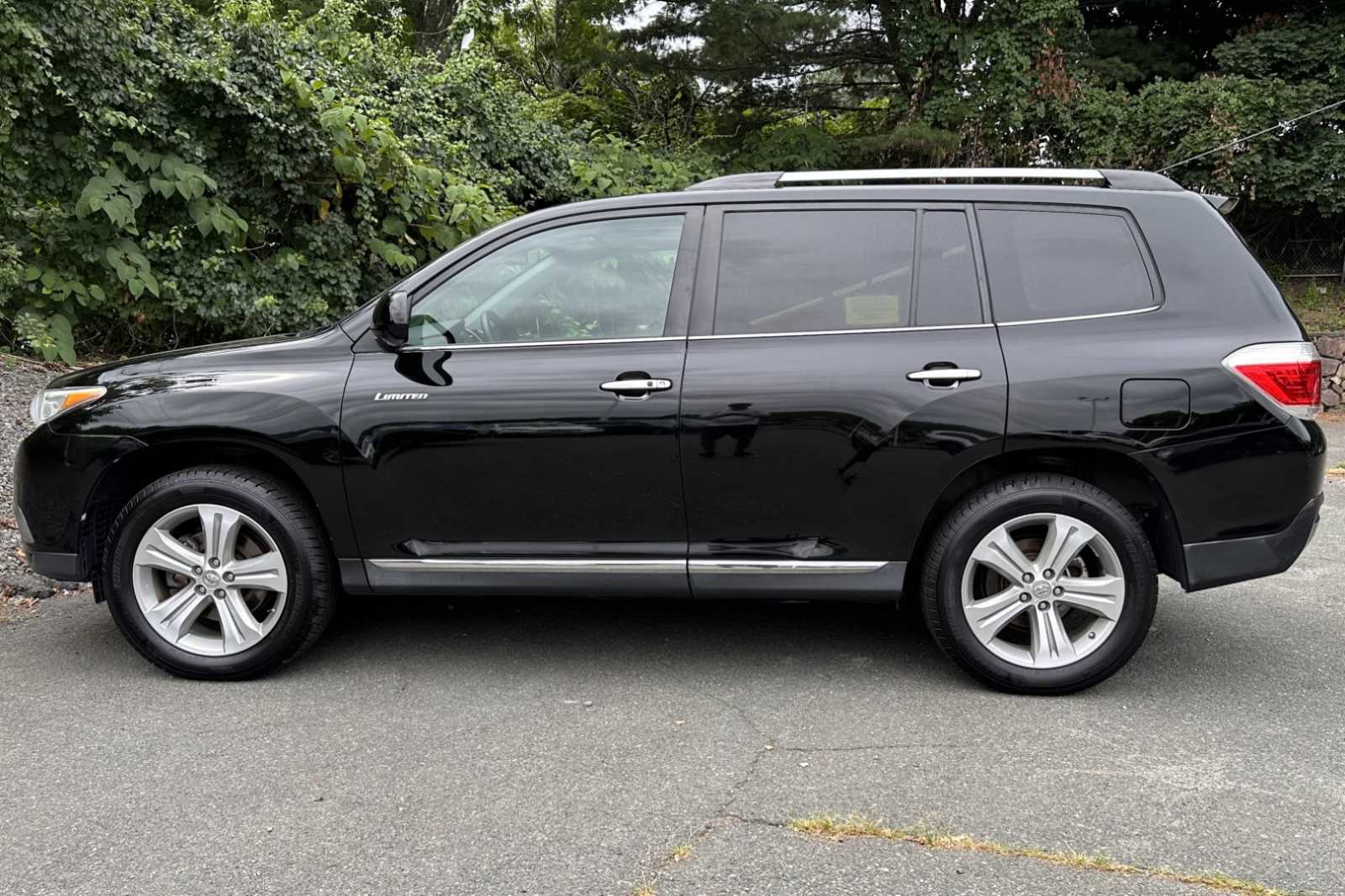 used 2013 Toyota Highlander car, priced at $15,998