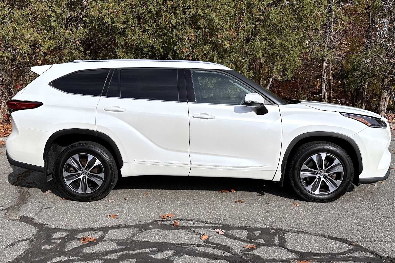 used 2021 Toyota Highlander car, priced at $33,998