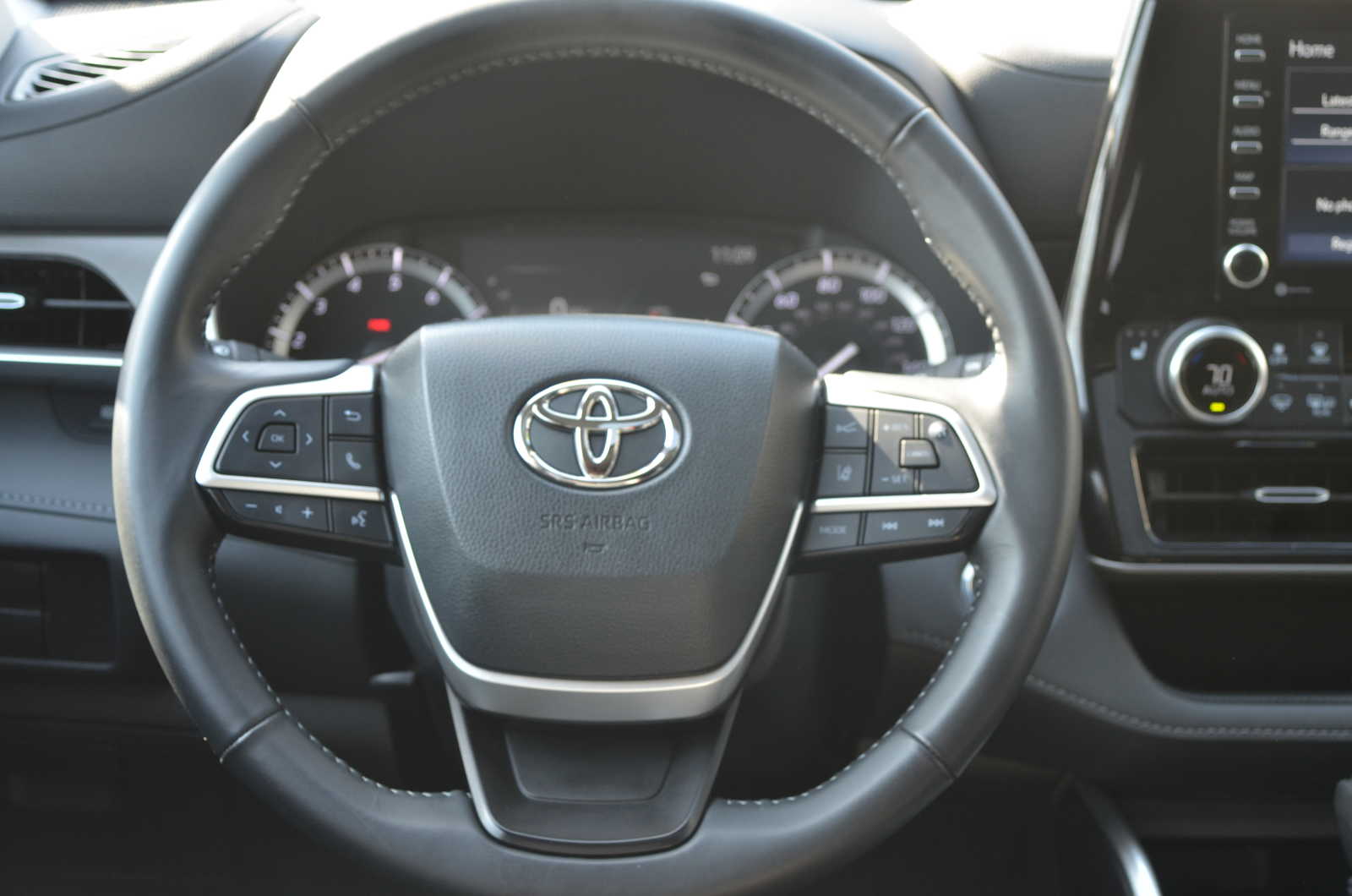 used 2022 Toyota Highlander car, priced at $34,698