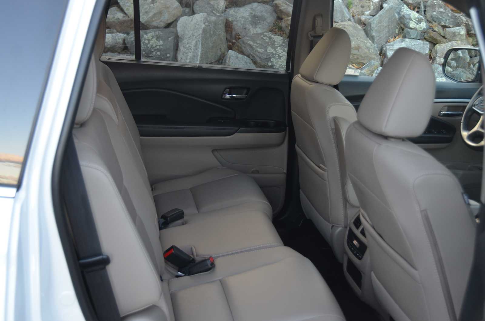 used 2022 Honda Pilot car, priced at $32,998