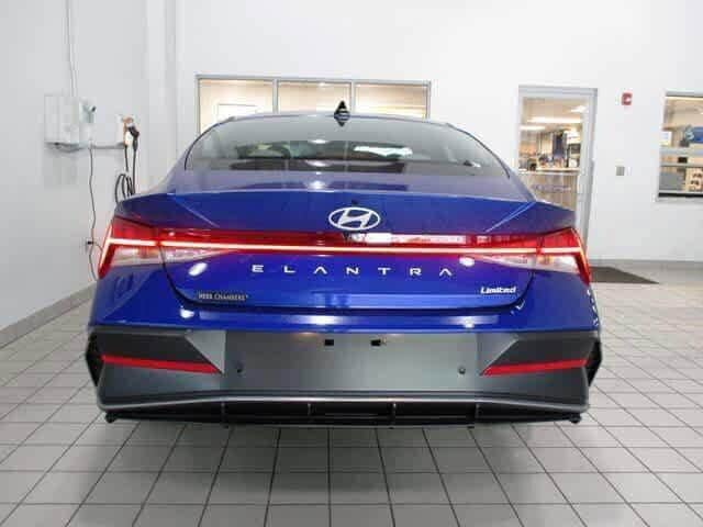 new 2024 Hyundai Elantra car