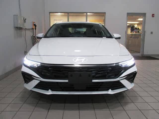 new 2024 Hyundai Elantra car, priced at $27,354