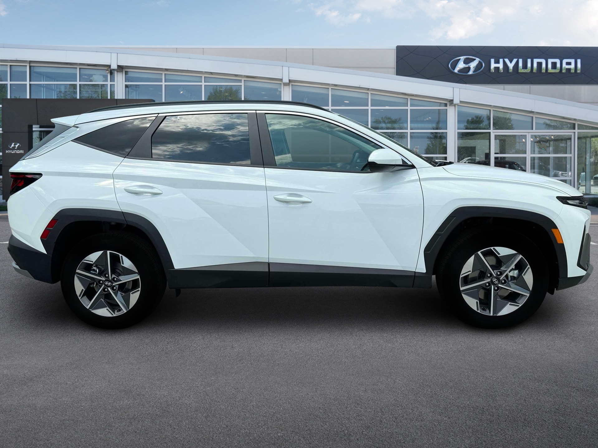 new 2025 Hyundai Tucson car, priced at $33,014