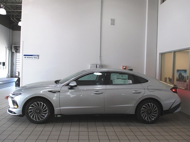 new 2025 Hyundai Sonata Hybrid car, priced at $31,690