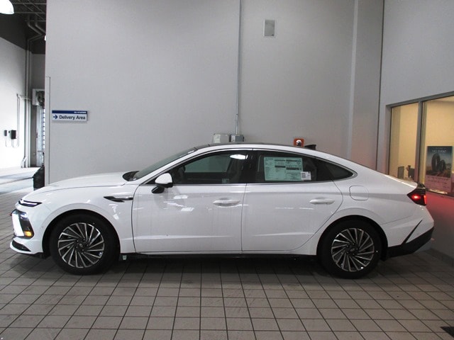 new 2025 Hyundai Sonata Hybrid car