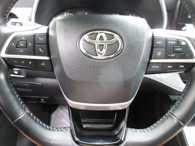 used 2022 Toyota Highlander Hybrid car, priced at $42,998