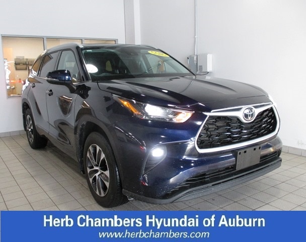 used 2022 Toyota Highlander car, priced at $35,998