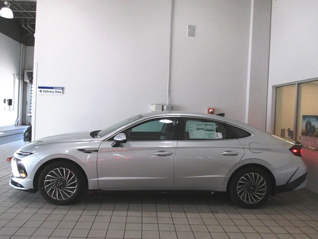 new 2025 Hyundai Sonata Hybrid car, priced at $31,450