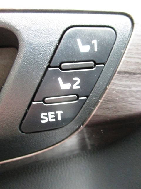used 2022 Toyota Highlander Hybrid car, priced at $42,998