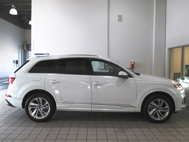 used 2023 Audi Q7 car, priced at $46,498