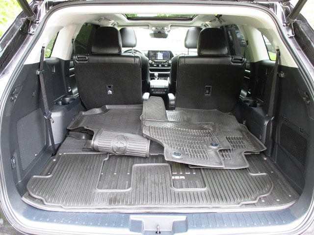 used 2022 Toyota Highlander Hybrid car, priced at $42,998