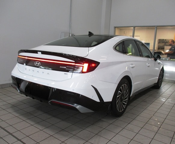 new 2025 Hyundai Sonata Hybrid car
