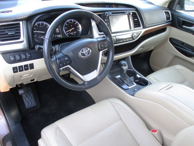 used 2017 Toyota Highlander car, priced at $23,998