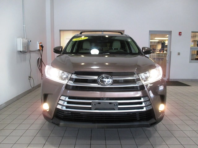 used 2017 Toyota Highlander car, priced at $23,998