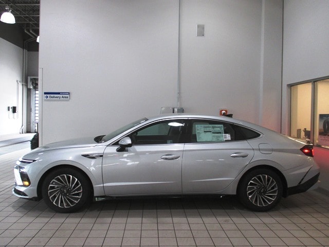new 2025 Hyundai Sonata Hybrid car, priced at $31,608