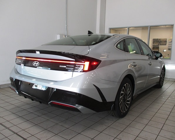 new 2025 Hyundai Sonata Hybrid car, priced at $31,450