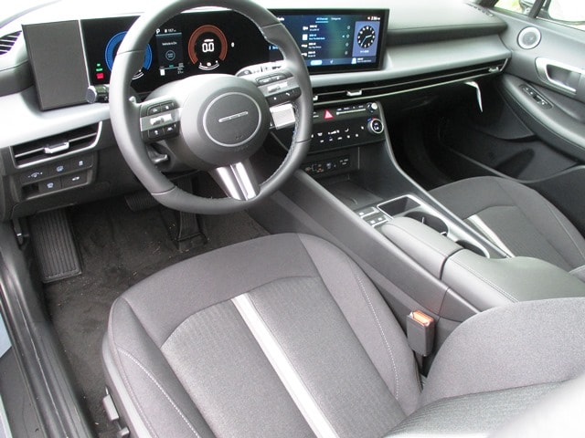 new 2025 Hyundai Sonata Hybrid car, priced at $31,637