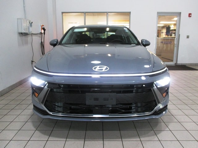 new 2025 Hyundai Sonata Hybrid car, priced at $31,757