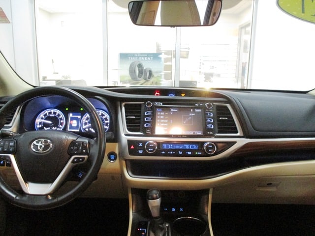 used 2017 Toyota Highlander car, priced at $23,998