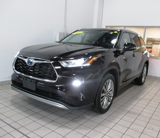 used 2022 Toyota Highlander Hybrid car, priced at $42,998