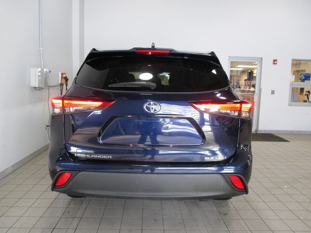 used 2022 Toyota Highlander car, priced at $35,998