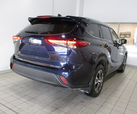 used 2022 Toyota Highlander car, priced at $35,998