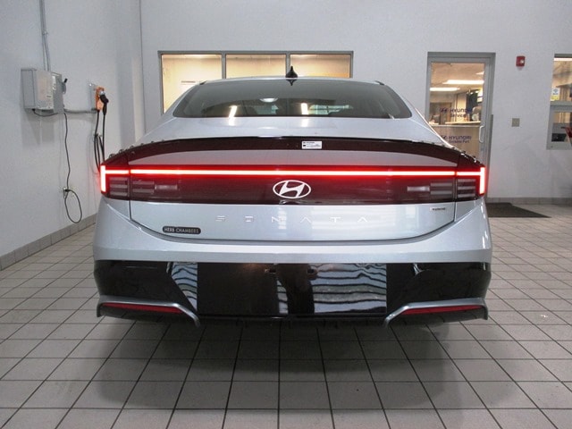 new 2025 Hyundai Sonata Hybrid car, priced at $31,637