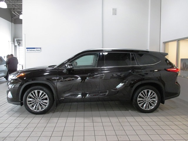 used 2022 Toyota Highlander Hybrid car, priced at $42,998