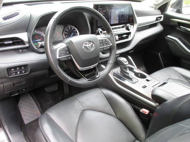 used 2022 Toyota Highlander Hybrid car, priced at $42,998