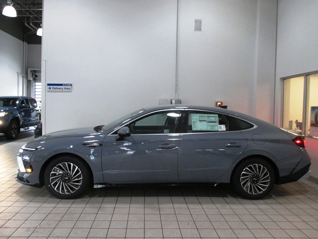 new 2025 Hyundai Sonata Hybrid car, priced at $31,637