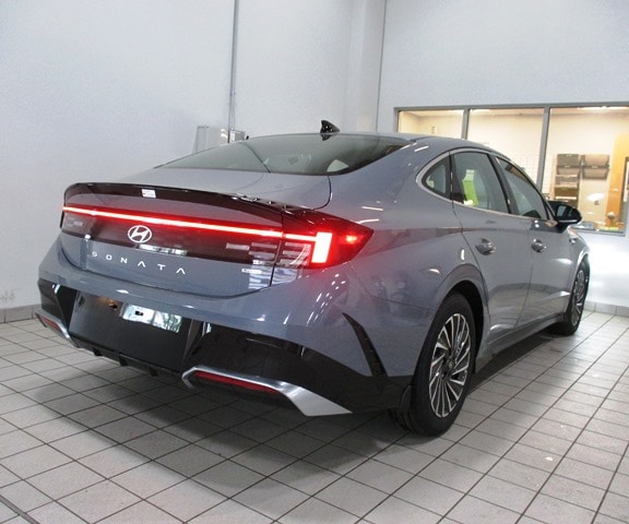 new 2025 Hyundai Sonata Hybrid car, priced at $31,757