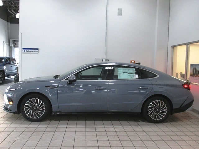 new 2025 Hyundai Sonata Hybrid car, priced at $31,450