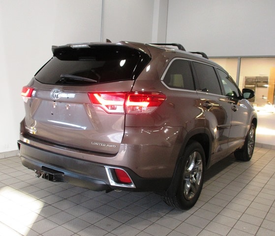 used 2017 Toyota Highlander car, priced at $23,998