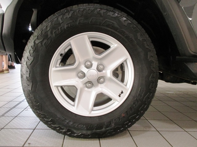 used 2020 Jeep Gladiator car, priced at $31,398