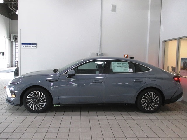 new 2025 Hyundai Sonata Hybrid car, priced at $31,757