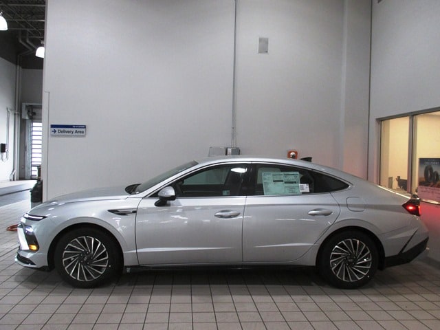 new 2025 Hyundai Sonata Hybrid car, priced at $31,637