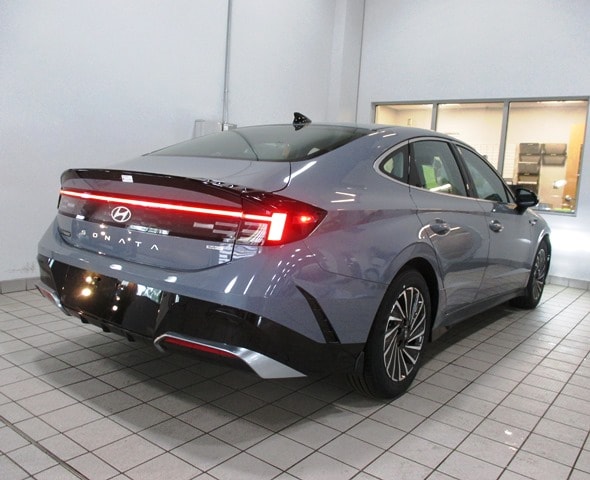 new 2025 Hyundai Sonata Hybrid car, priced at $31,450