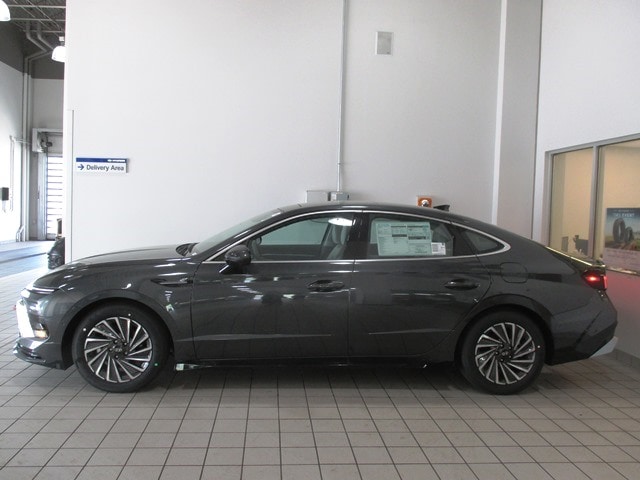 new 2025 Hyundai Sonata Hybrid car, priced at $37,944