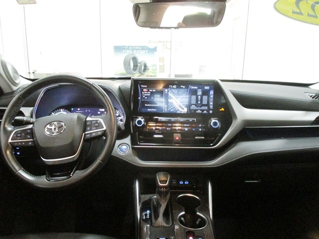 used 2022 Toyota Highlander Hybrid car, priced at $42,998