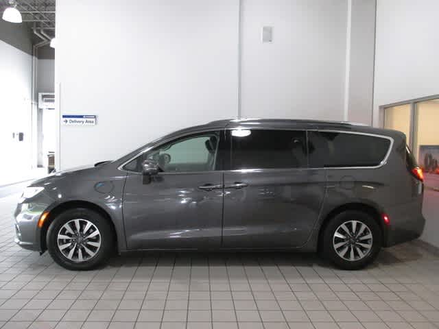 used 2021 Chrysler Pacifica Hybrid car, priced at $22,998