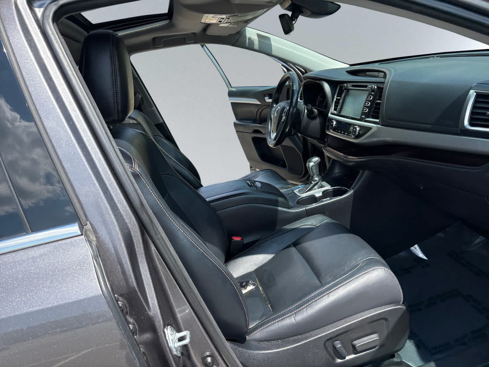 used 2018 Toyota Highlander car, priced at $25,998