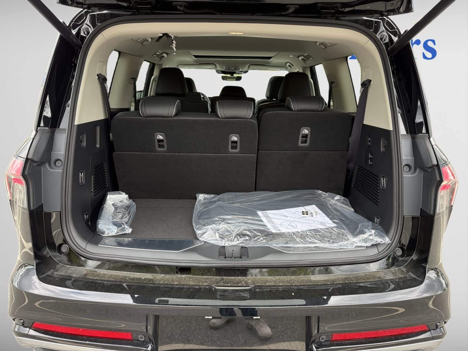 new 2025 INFINITI QX80 car